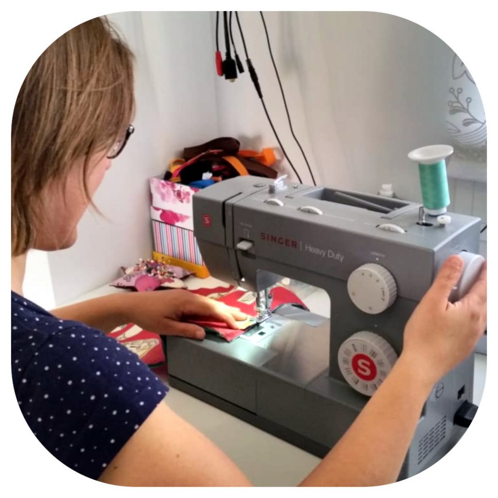 eva sewing Mimia Montessori
